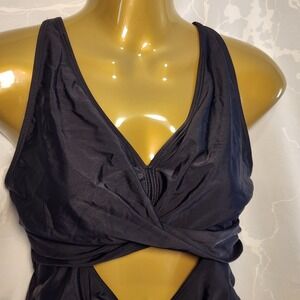 Women's Size XL Black One Piece Swimsuit Ruched Sides Front Cutout Criss Cross